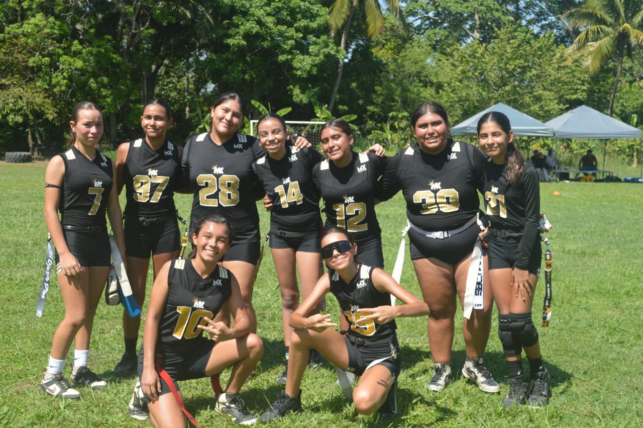 Equipo femenil U16 de MK Flag Football